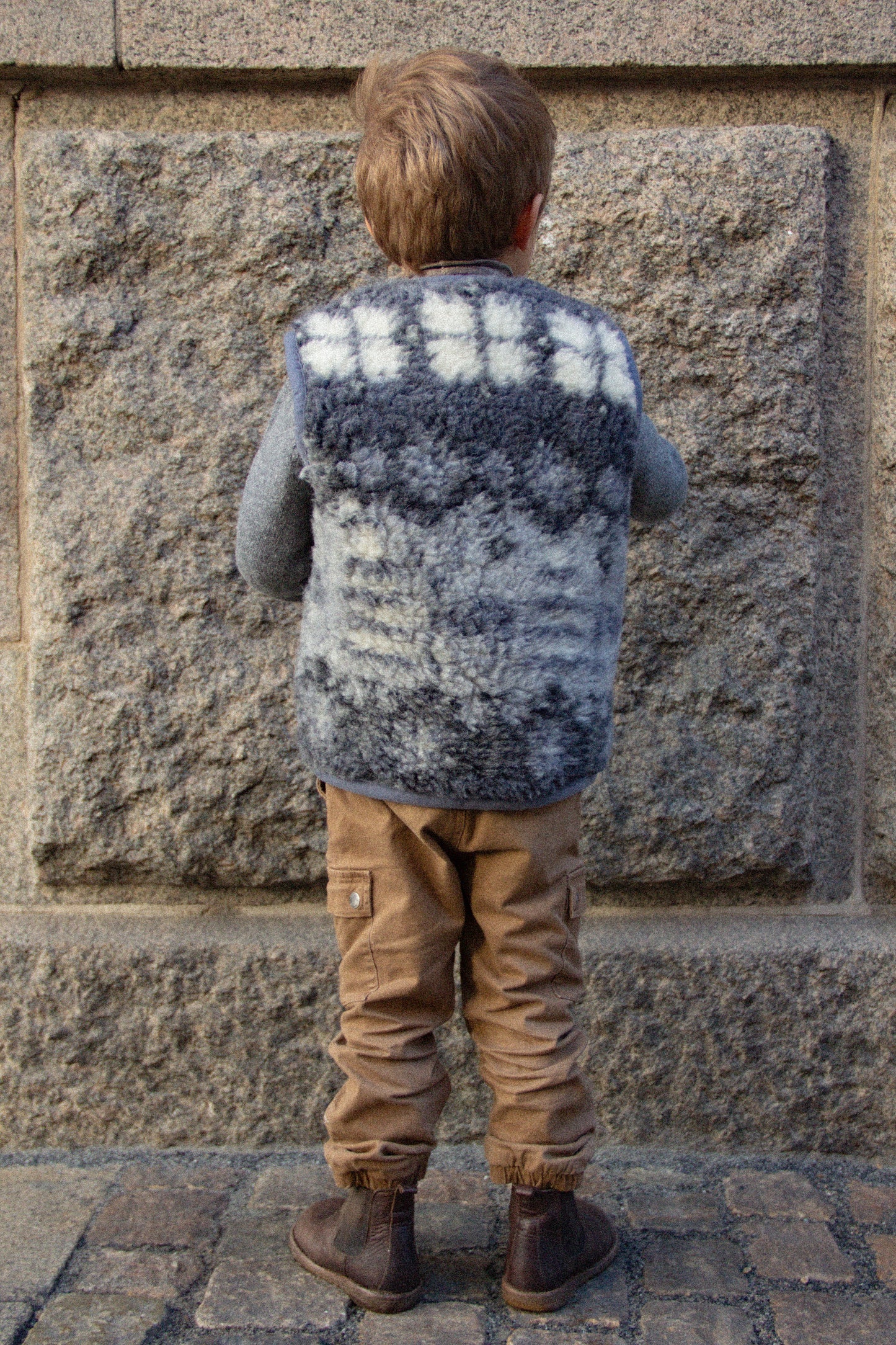 ALBANY MINI VEST - Warm and cozy kids wool vest from 100% Merino, grey - With Horizontal Pattern