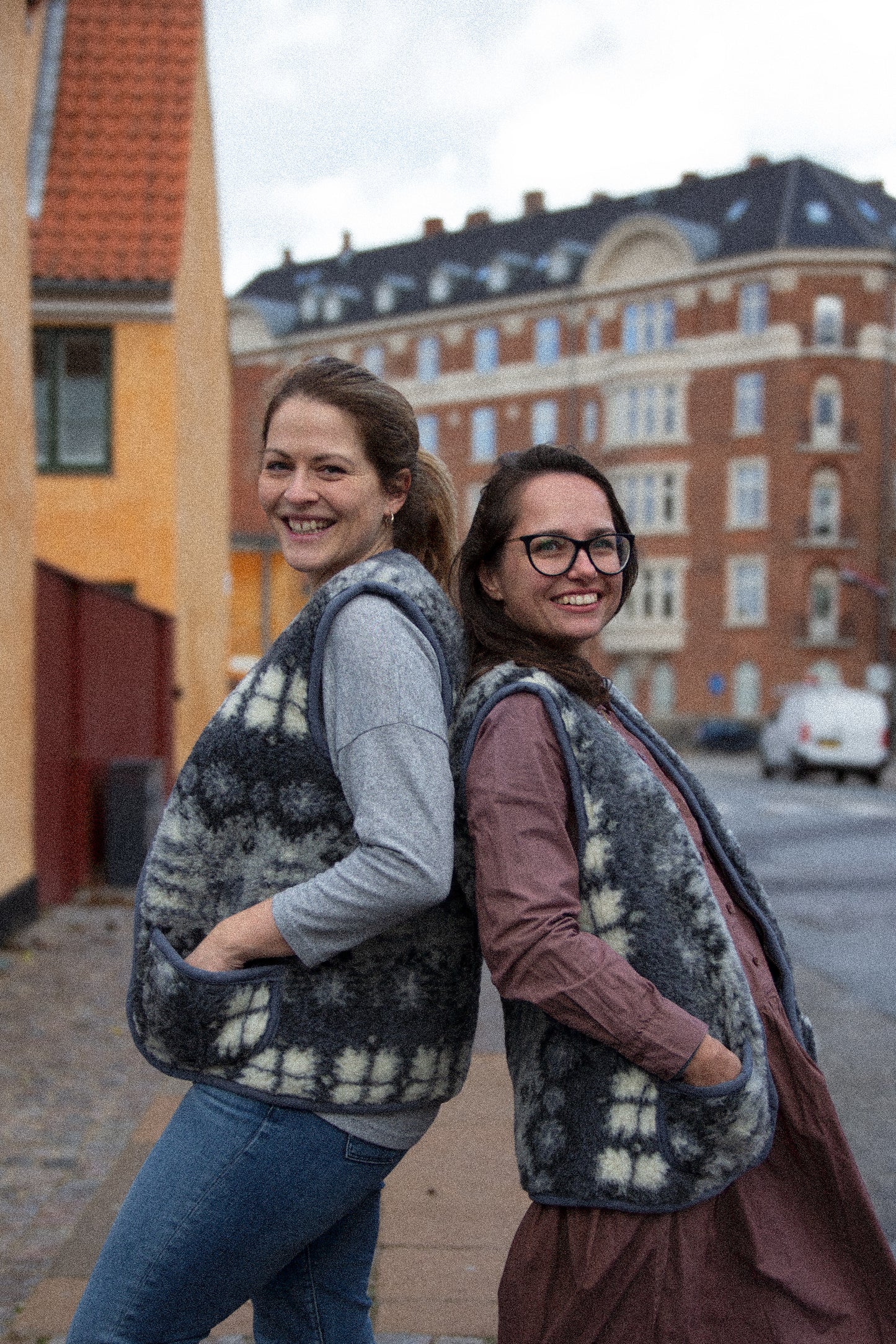 ALBANY VEST - Warm and cozy wool vest - 100% Merino wool, grey - With Vertical Pattern